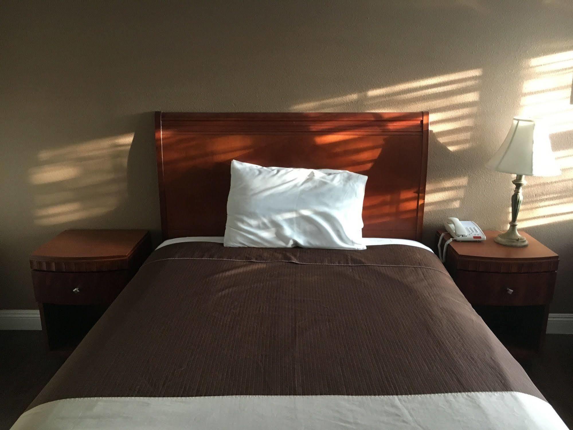 6 - Los Angeles, Ca Hotel 2*