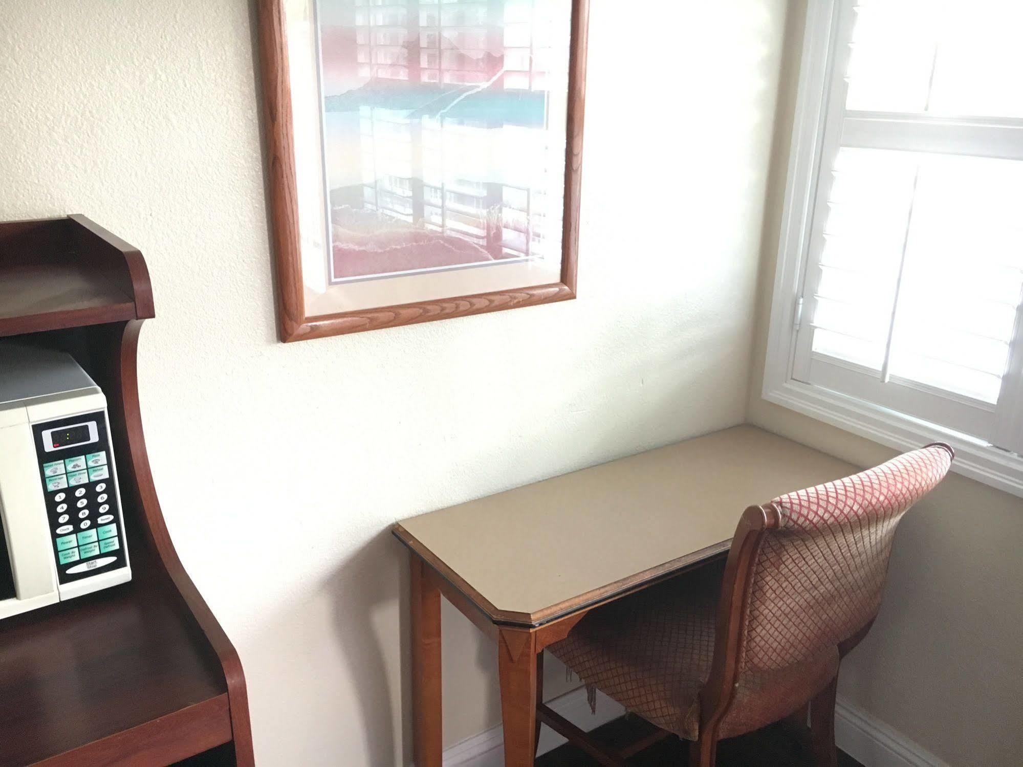 6 - Los Angeles, Ca Hotel 2*